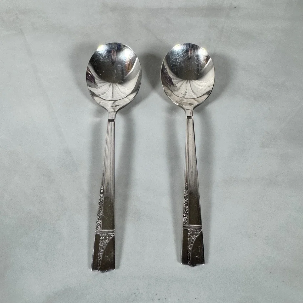 Set of 2 Oneida Nobility‎ Plate Silver Plated Round Soup Spoons Caprice